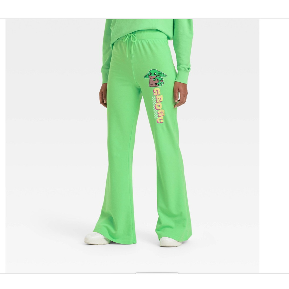 NEW Women's Star War Green Baby Yoda Graphic Grogu Sweater Pant Set Size Small